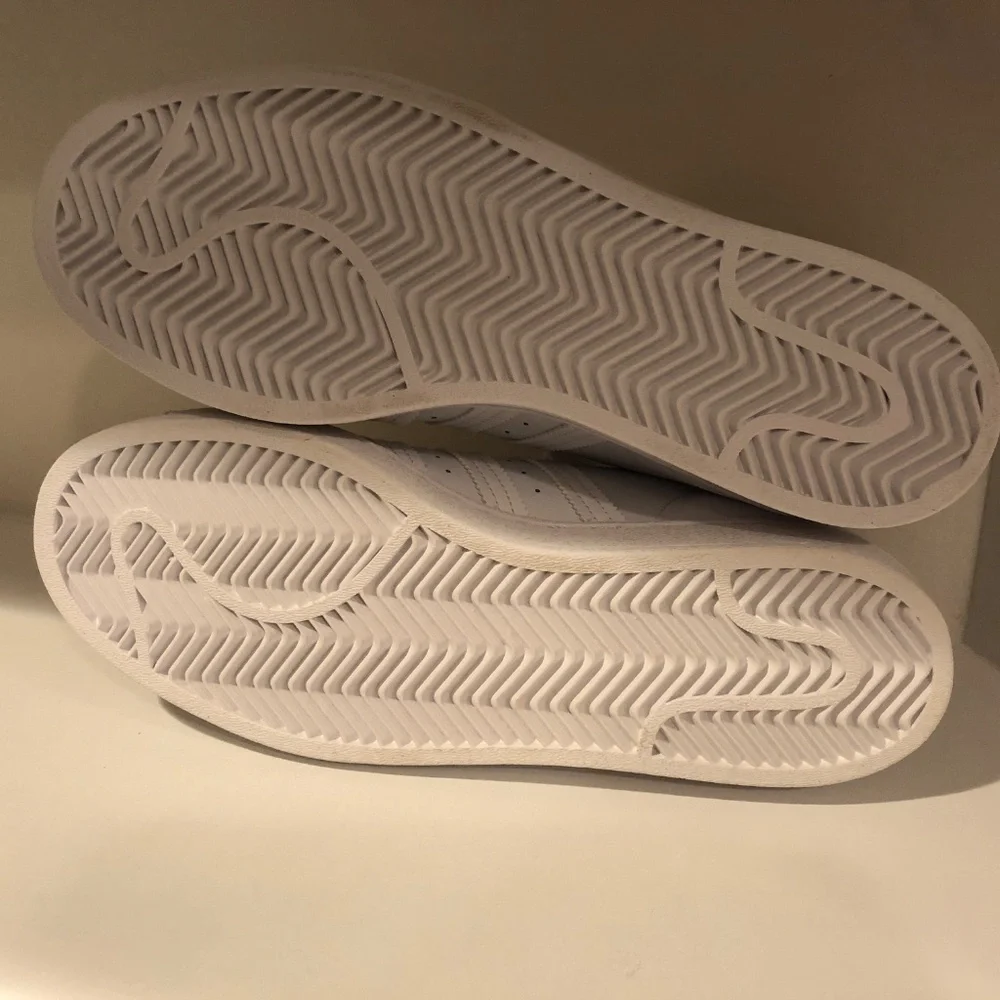 ADIDAS SUPERSTAR LADIES SNEAKER SIZE 7 NEW WITHOUT TAGS - Picture 2 of 5